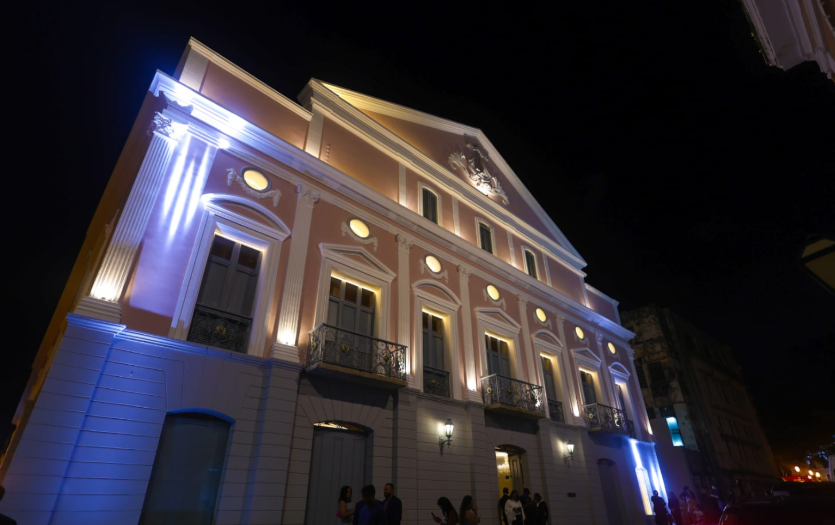Teatro Arthur Azevedo reabre  após ampla reforma